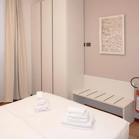 Private Near Duomo - M4 Santa Sofia Apartment Milan